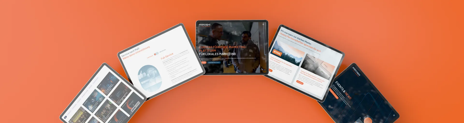 Fünf Tablets mit verschiedenen Marcapo-Webseiten-Mockups, darunter die Startseite mit dem Slogan "Europas führende Marketing-Plattform für lokales Marketing".